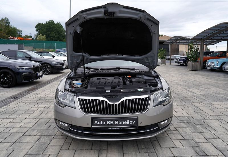Škoda Superb 2.0 TDI 125 kW L&K/ČR/DPH - fotka 9 z 44