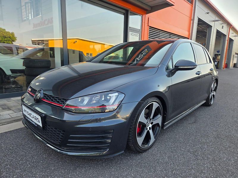 Volkswagen Golf (2016) 2.0 TSI GTI - fotka 1 z 11