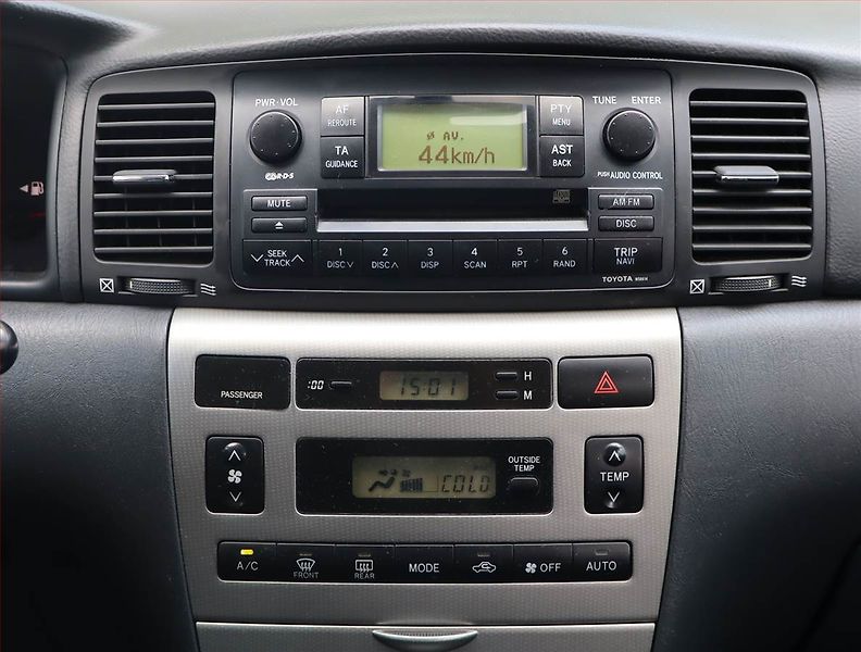 Toyota Corolla (2005) 1.4 D-4D, Automat, po STK - fotka 12 z 17