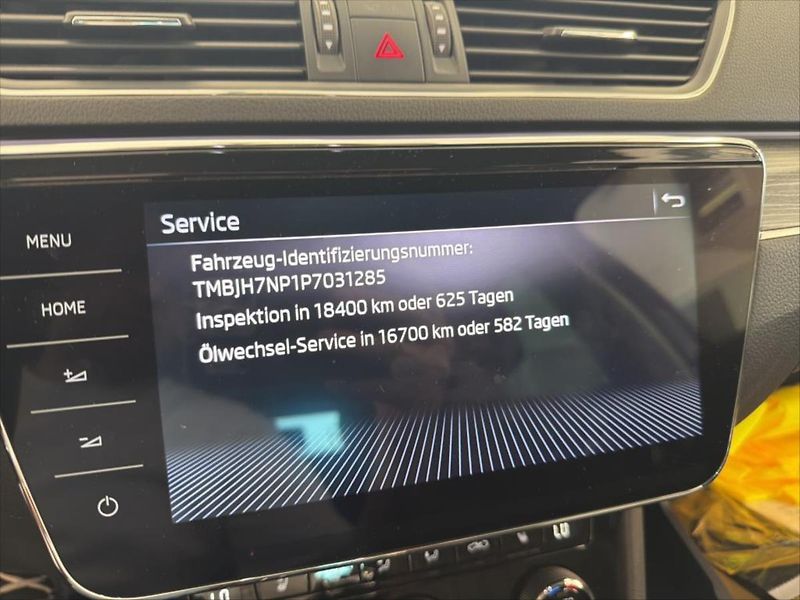 Škoda Superb 2,0 TDI,WEBASTO,TAŽNÉ - fotka 9 z 10
