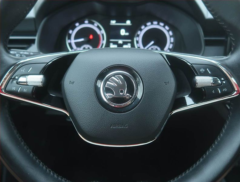 Škoda Kamiq (2023) Ambition 1.0 TSI, Tempomat - fotka 16 z 16