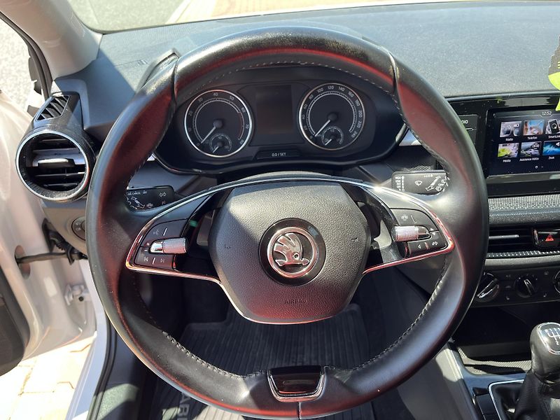 Škoda Fabia 1.0 MPi Ambition Plus 59 kW - fotka 23 z 34