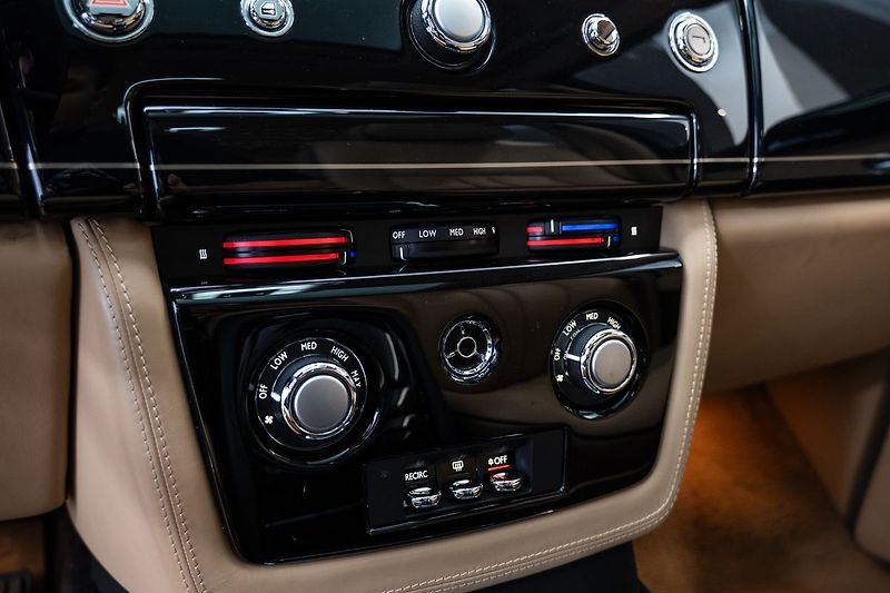 Rolls-Royce Phantom 360/Vyhřívaná sedadla - fotka 16 z 29