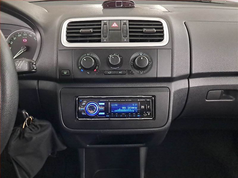 Škoda Fabia (2010) 1.2, Park. senzory - fotka 12 z 17