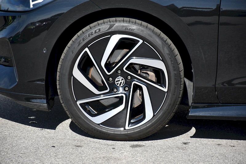 Volkswagen ID.7 (2024) PRO 210kW - fotka 34 z 34