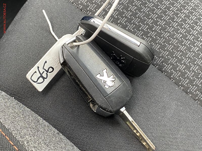 Peugeot 3008 (2018) 2.0 HDi, ČR, Active - fotka 18 z 19
