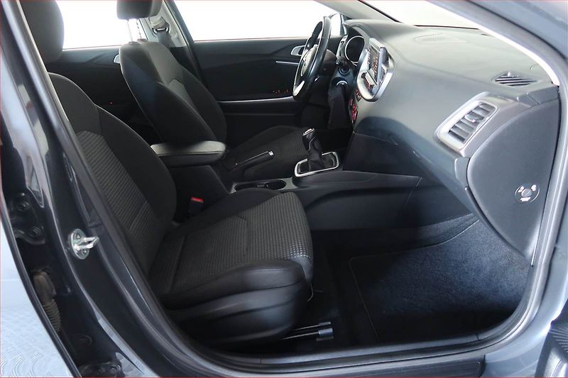 Kia Ceed (2021) 1.0 T-GDI, Serv.kniha - fotka 9 z 16