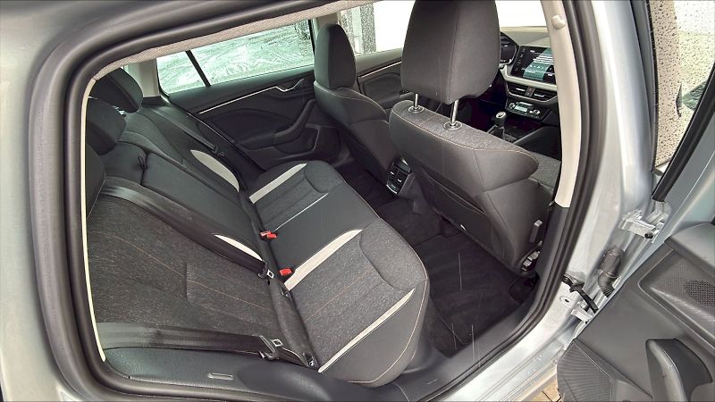 Škoda Kamiq (2025) SELEC TSI 85/1.0 M6F - fotka 13 z 23