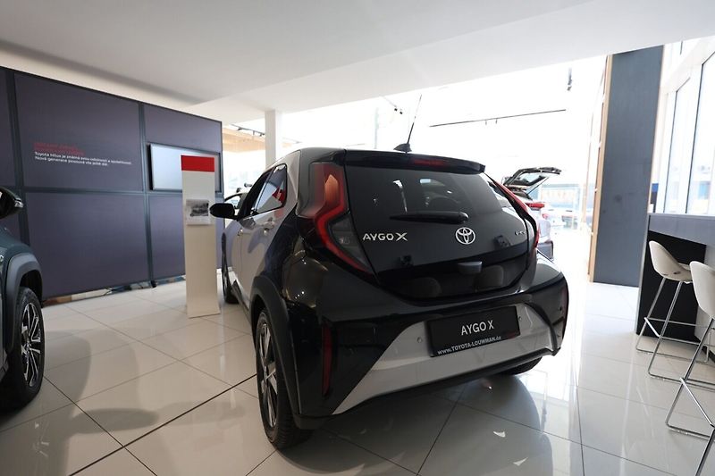 Toyota Aygo Hybrid 1.5 Style Smart e-CVT - - fotka 4 z 18