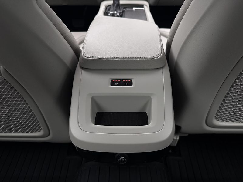 Volvo V90 CC D4 AWD MOMENTUM AUT - fotka 24 z 46
