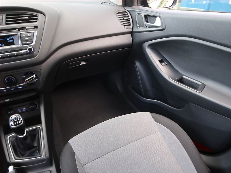 Hyundai i20 (2015) 1.1 CRDi, Serv.kniha, Tempomat - fotka 8 z 17
