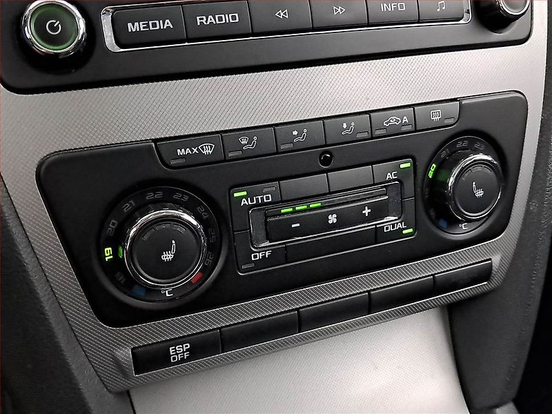Škoda Octavia (2010) 1.6 TDI, Serv.kniha, Tempomat - fotka 15 z 17