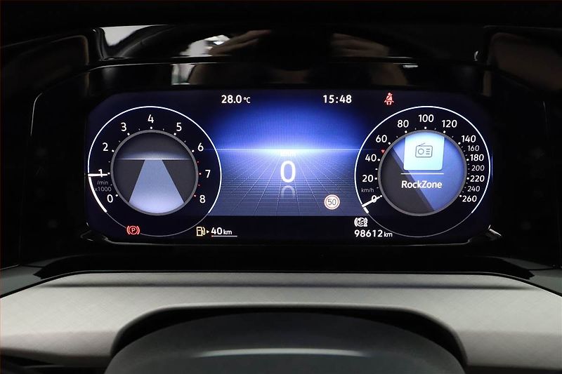 Volkswagen Golf (2021) Life 1.0 TSI, ČR,1.maj - fotka 10 z 18