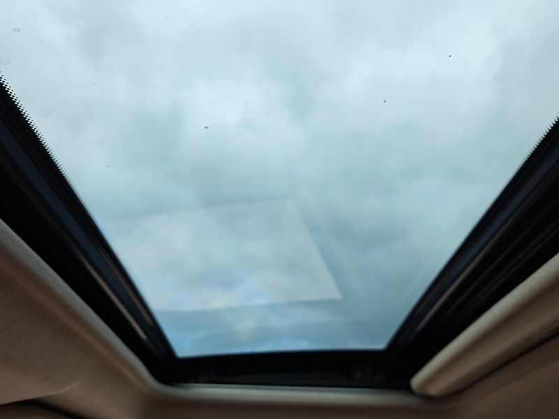 Citroën C-Crosser (2011) 2,2 HDI 4x4 7Míst 115 KW - fotka 26 z 33