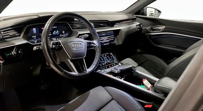 Audi Q8 e-tron 50 Q Kam Pano Matrix 4 zóny  - fotka 7 z 11