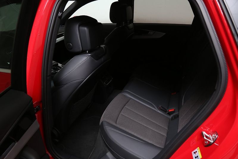 Audi A4 40TFSI q S-Line Matrix NezT Ka - fotka 19 z 23