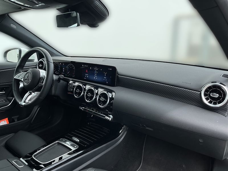 Mercedes-Benz Třídy A A-Třída 180 Progressive Editio - fotka 15 z 20