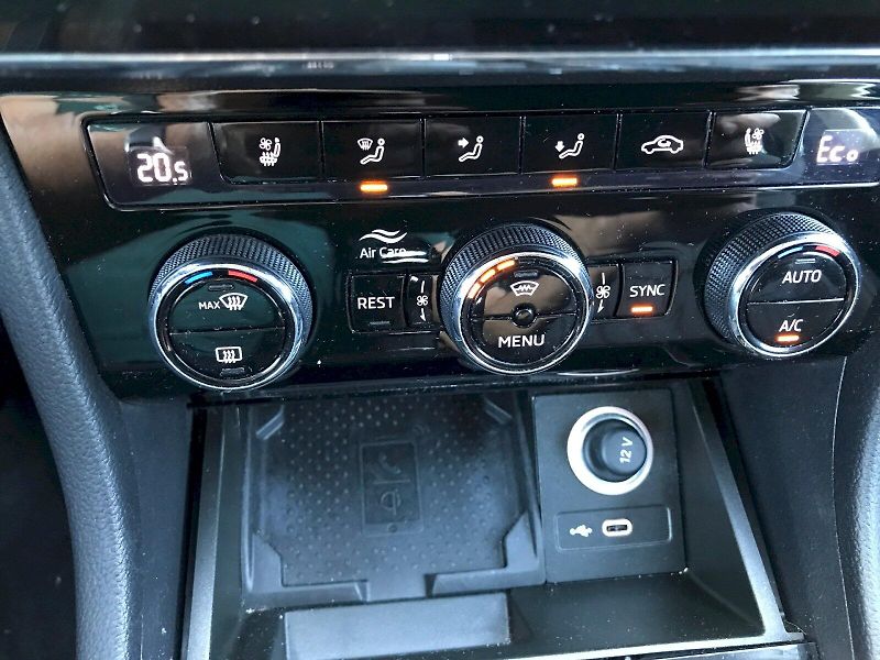 Škoda Superb (2022) COM iV L K TS 115/1.4 A6F - fotka 26 z 28