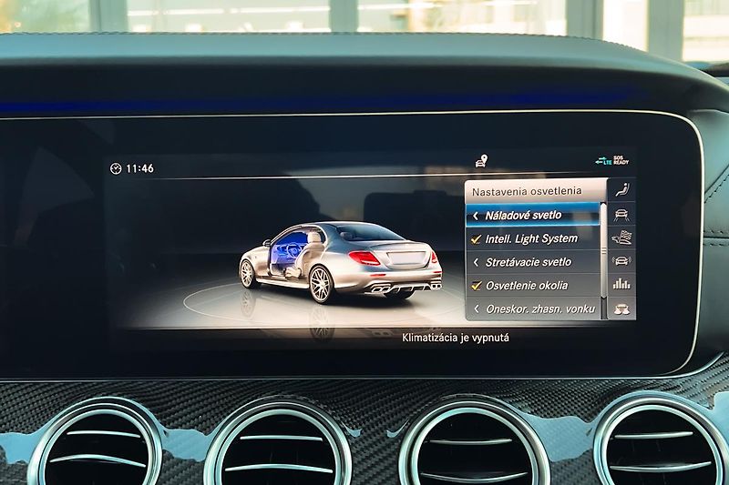 Mercedes-Benz Třídy E (2017) E63S AMG 4Matic+ V8 Biturbo - fotka 92 z 99