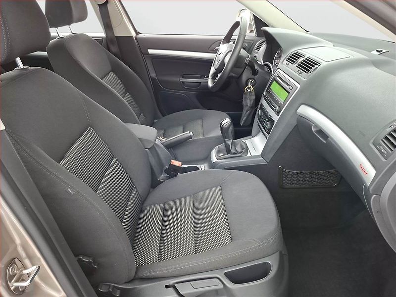 Škoda Octavia (2012) Scout 1.8 TSI, 4X4 - fotka 9 z 19