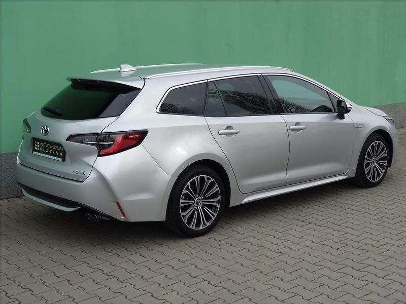 Toyota Corolla 2,0 STYLE TOURING SPORTS - fotka 8 z 44