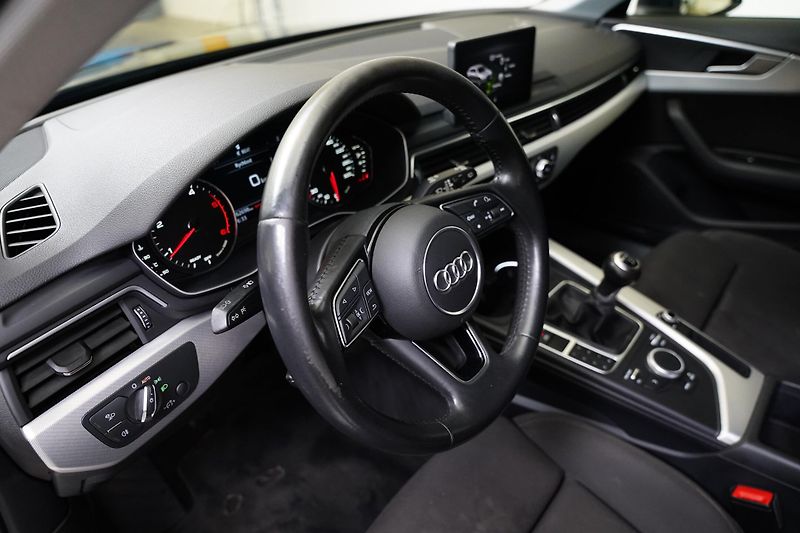 Audi A4 - fotka 14 z 26