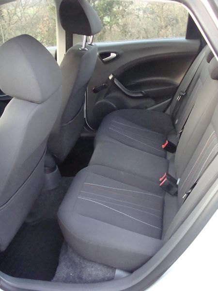 Seat Ibiza 1.2 HTP,51 kW,klima,nová STK - fotka 10 z 35