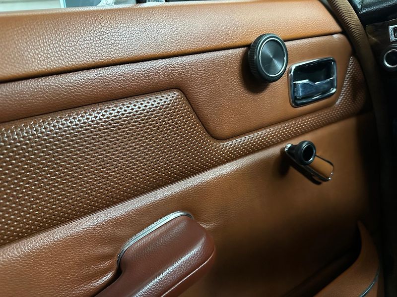 Mercedes-Benz 115 (1973) 114 280E AMG - fotka 13 z 28