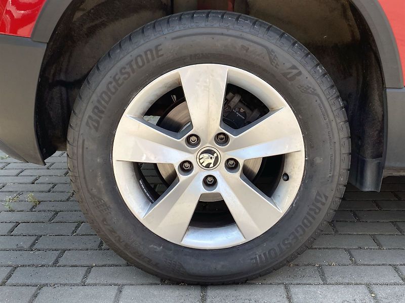Škoda Karoq (2020) 1.0 TSI Active + - fotka 24 z 28