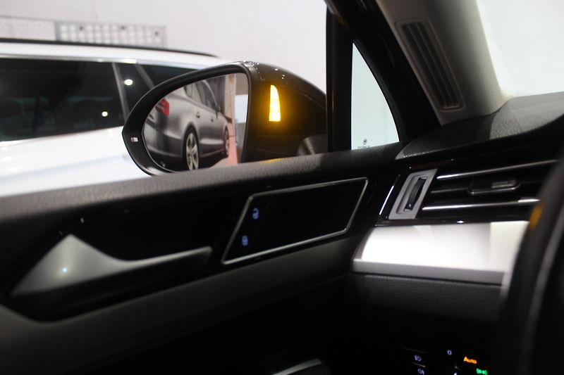 Volkswagen Passat (2019) 2.0TDI DSG Display LED Navi - fotka 34 z 35