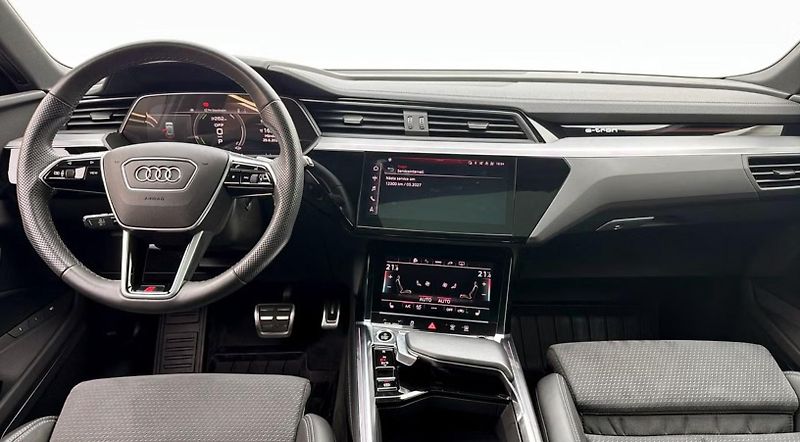 Audi Q8 e-tron 55 Q 360k Pano Tažné Matrix  - fotka 11 z 25