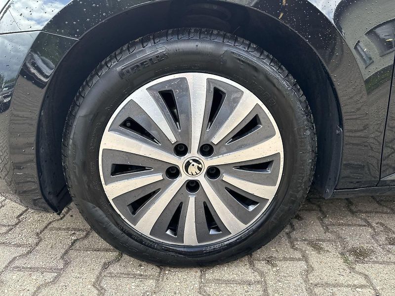 Škoda Superb (2023) Combi 2.0 TDI DSG Style - fotka 31 z 35