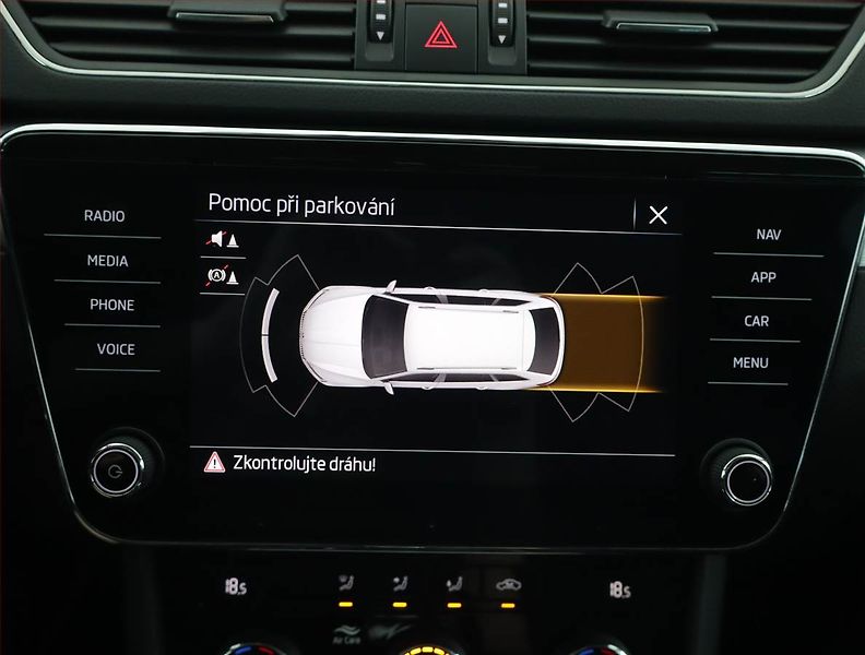 Škoda Superb (2022) Ambition 2.0 TDI - fotka 19 z 20