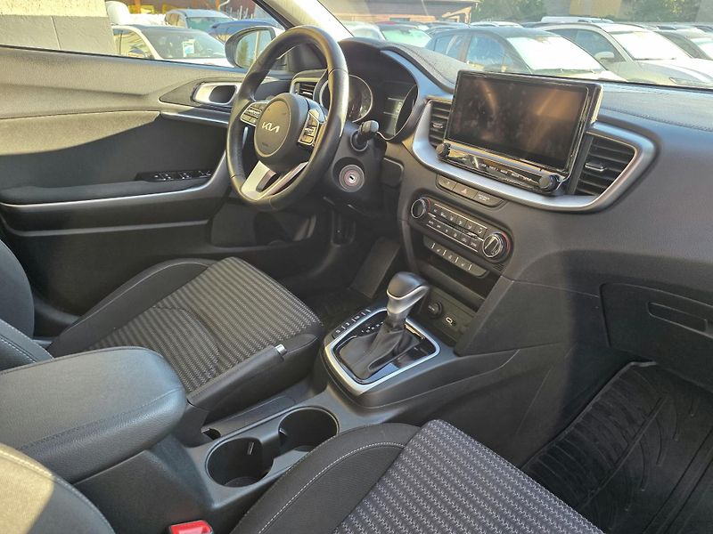 Kia Ceed 1.5-V ZÁRUCE-AUTOMAT - fotka 27 z 29