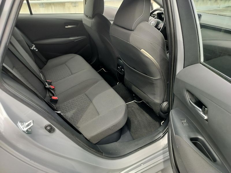 Toyota Corolla 1.8 hybrid business, navigace - fotka 23 z 29