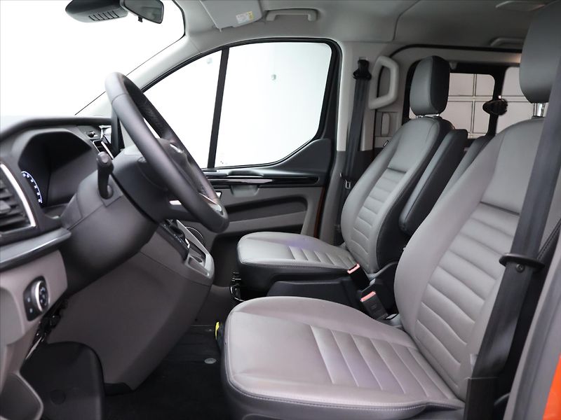 Ford Tourneo Custom 2,0 TDCI 136kW Titanium CZ DPH - fotka 11 z 31