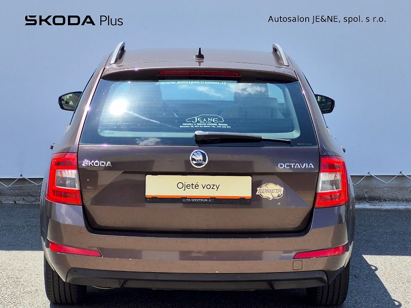 Škoda Octavia (2013) Elegance 2.0 TDI 110kW Combi - fotka 9 z 27