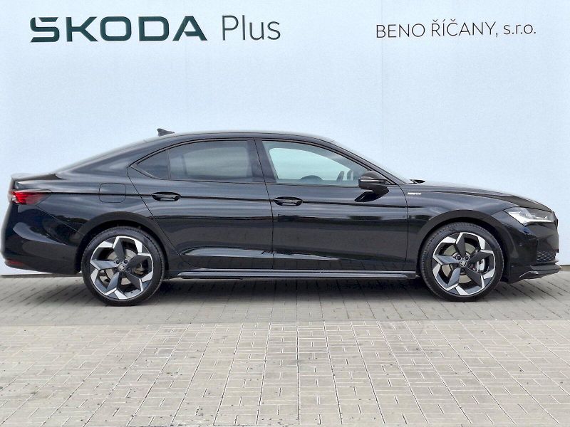 Škoda Superb (2025) iV SportLine DSG 1,5TSi 150kW - fotka 12 z 35