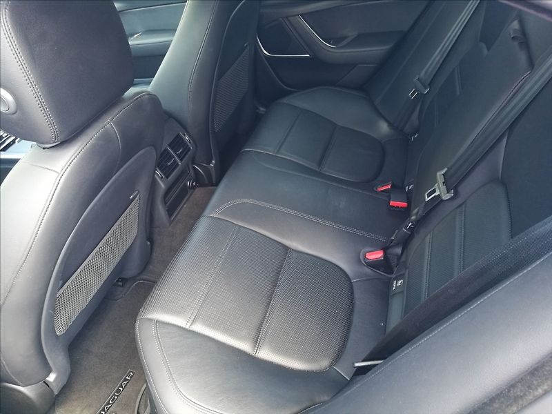 Jaguar XE 2,0 T 52000 km - fotka 18 z 23