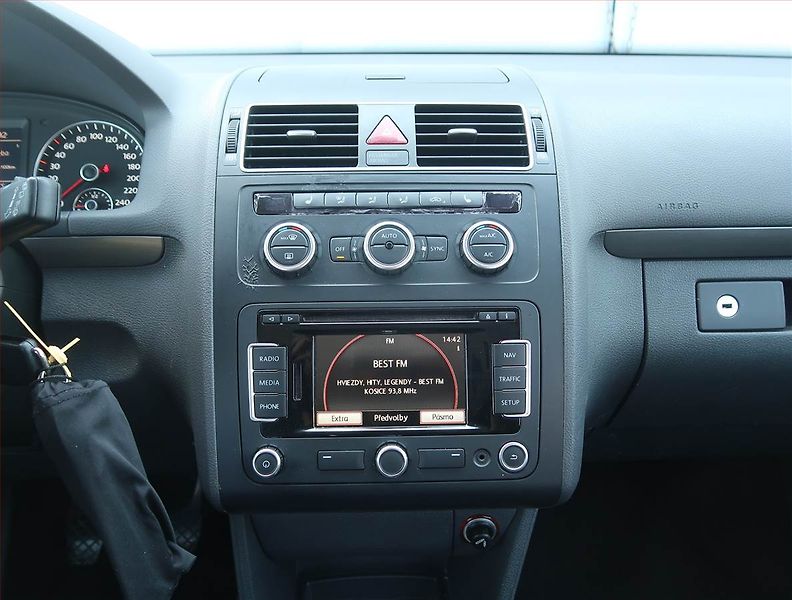 Volkswagen Touran (2013) 2.0 TDI, Navi, Tempomat - fotka 12 z 19