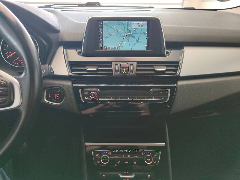 BMW Řada 2 (2017) 220i Gran Tourer (141kW/192k) - fotka 12 z 27