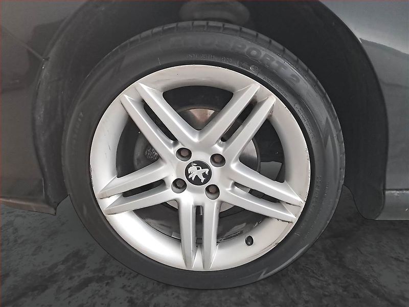 Peugeot 308 (2010) 1.6 HDi, 7 míst, nová STK - fotka 15 z 16