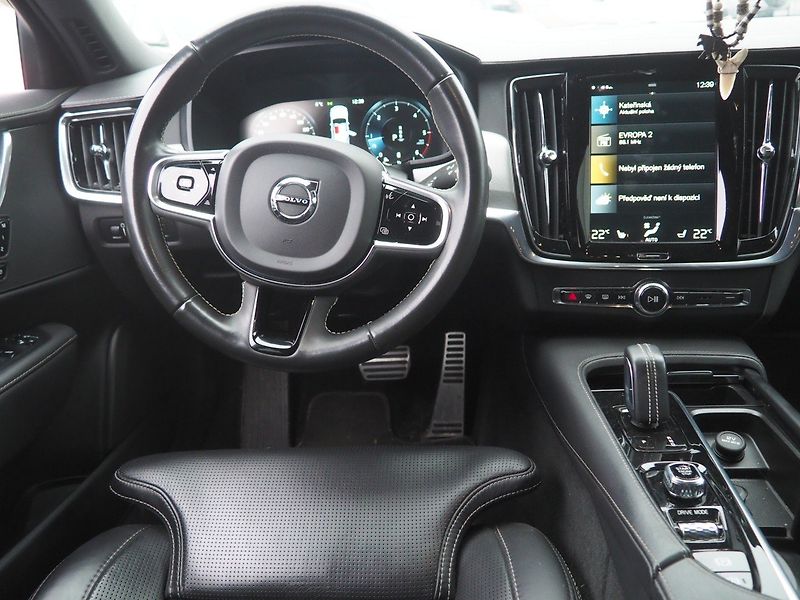 Volvo S90 (2021) B5, AWD, Inscription, 173 kW - fotka 16 z 37