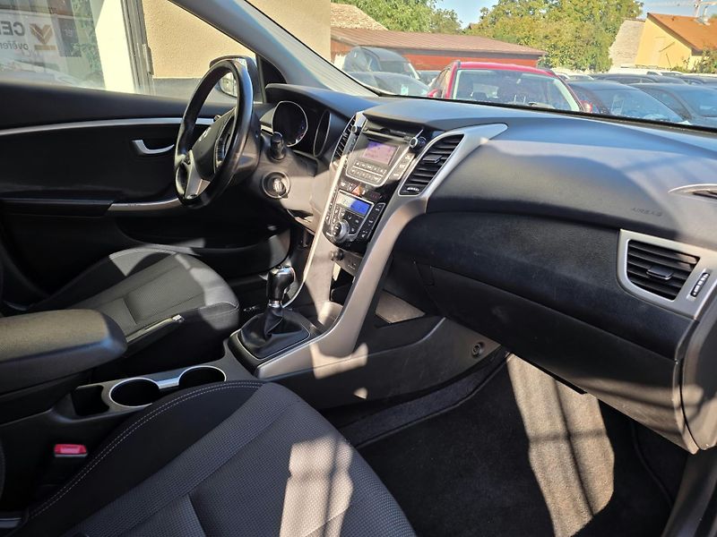 Hyundai i30 1.6-DPH-PĚKNÝ STAV-AUT.KLIMA - fotka 15 z 15