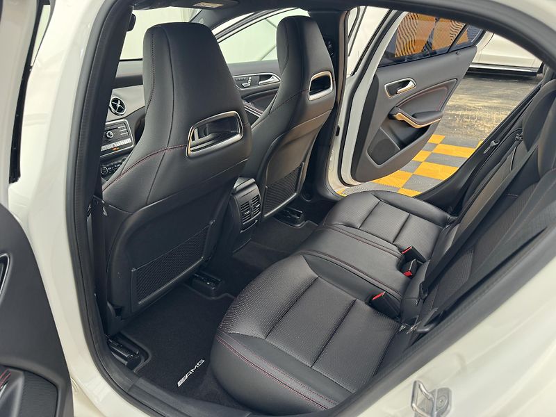 Mercedes-Benz GLA 220i*135kw*4x4*CZ*AMG - fotka 11 z 46