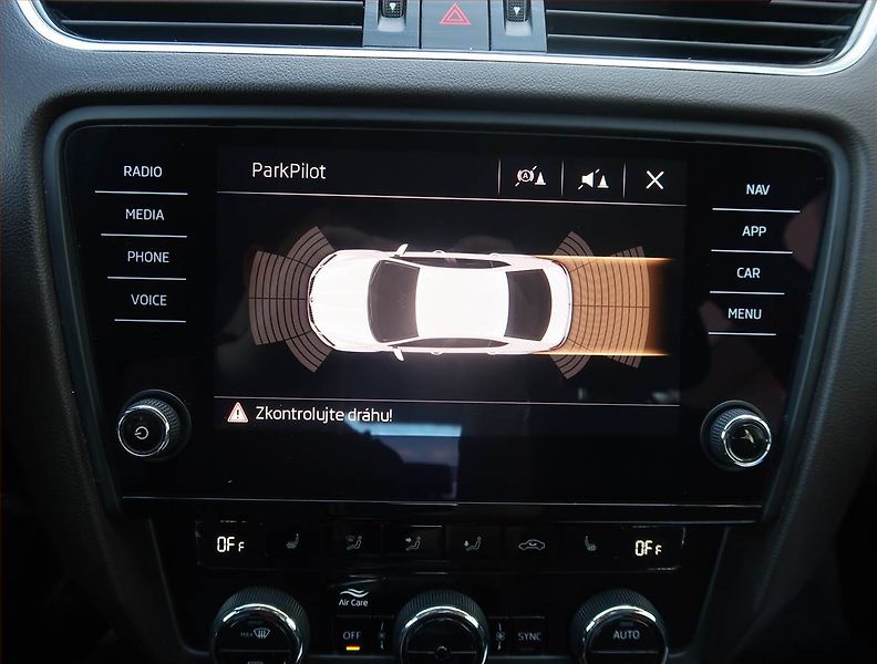 Škoda Octavia (2018) Laurin&Klement 1.4 TSI - fotka 20 z 24