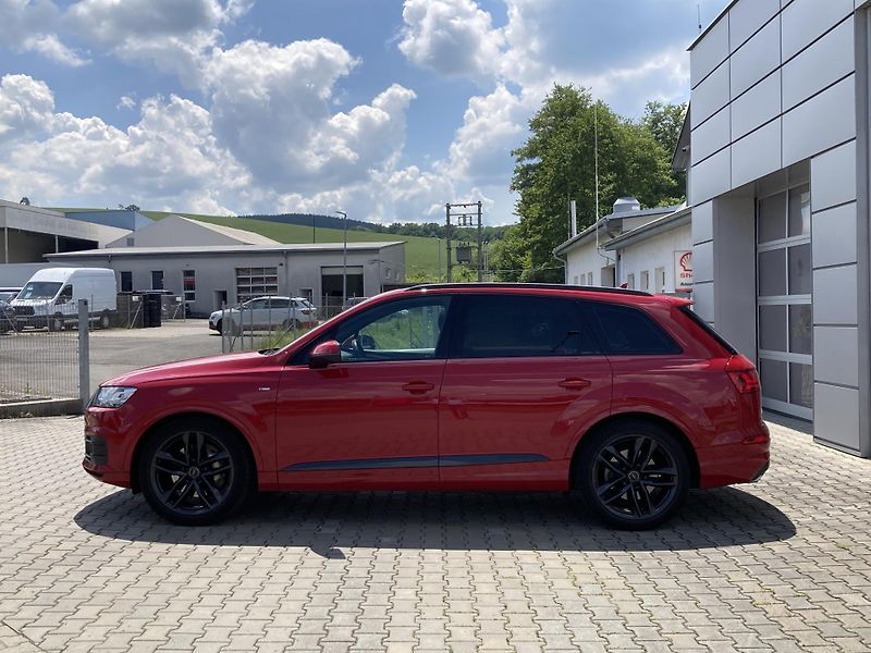Audi Q7 (2018) 3.0 TDI quat, CZ, 1 maj, 7míst - fotka 2 z 36