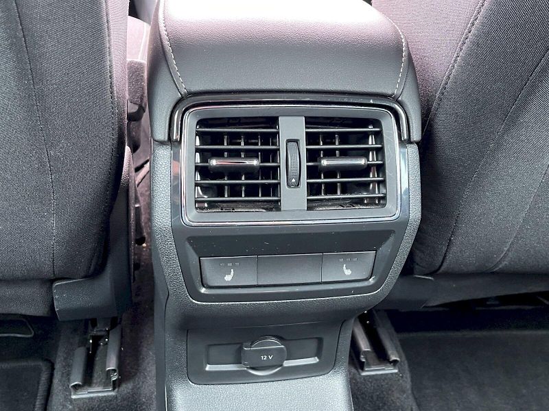Škoda Karoq (2019) 1.6 TDI 85 kW Style Plus - fotka 28 z 34
