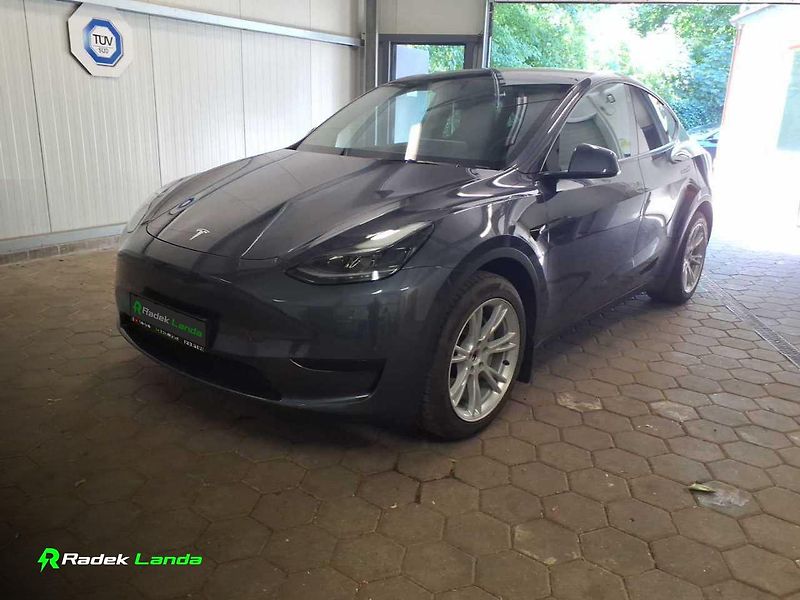 Tesla Model Y (2023) Standard Range RWD - fotka 3 z 7
