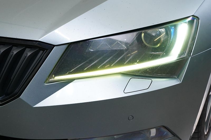 Škoda Superb - fotka 9 z 27